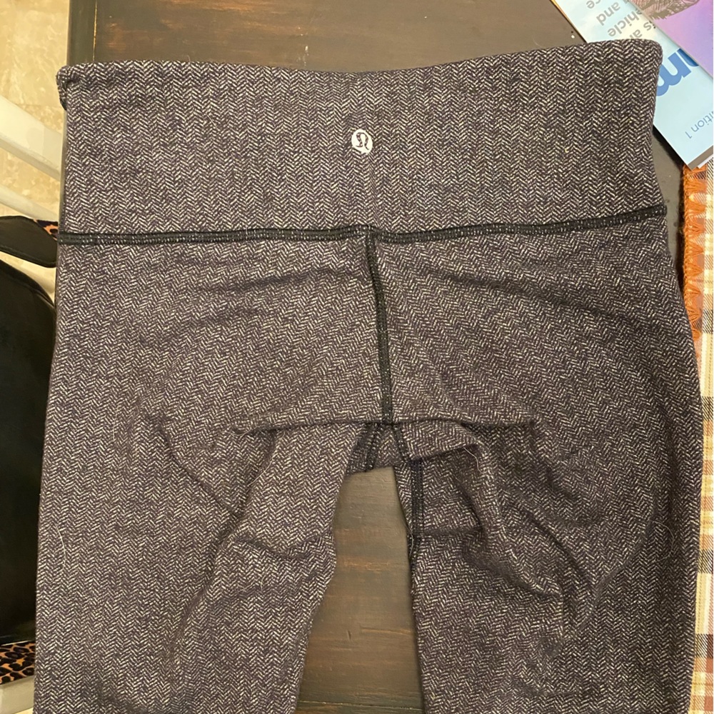 Lululemon leggings size 4! Worn only a handful of time full length and warm!
